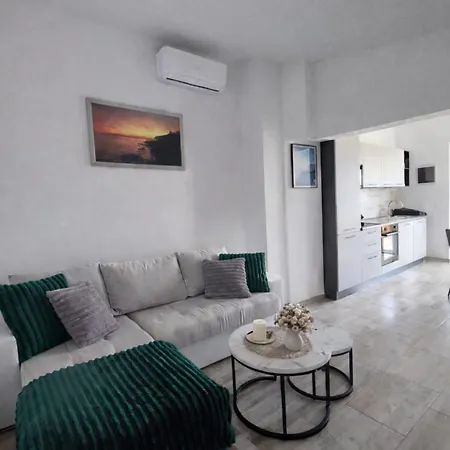 Sunset Apartment *